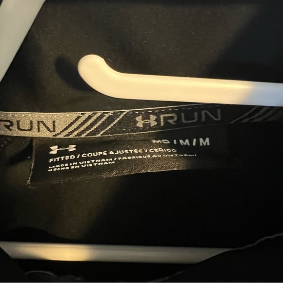 Under Armour Run Jacket - Picture 2 of 3